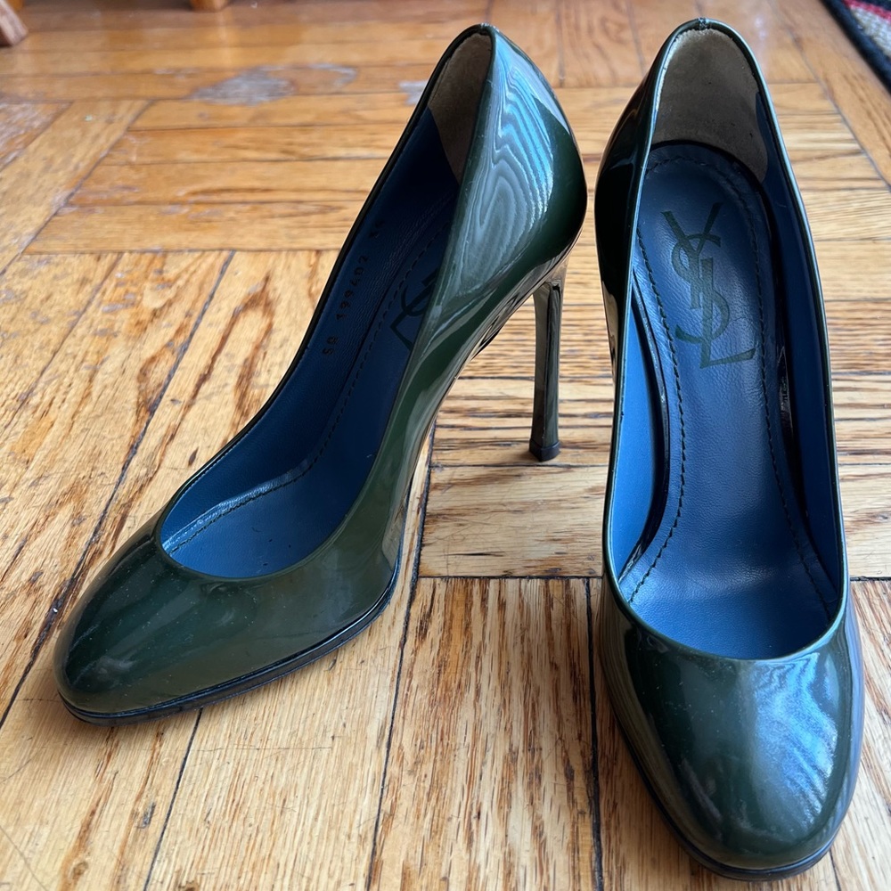 YSL Patent Leather Olive Green Pumps with Navy Soles sz 35 - worn once